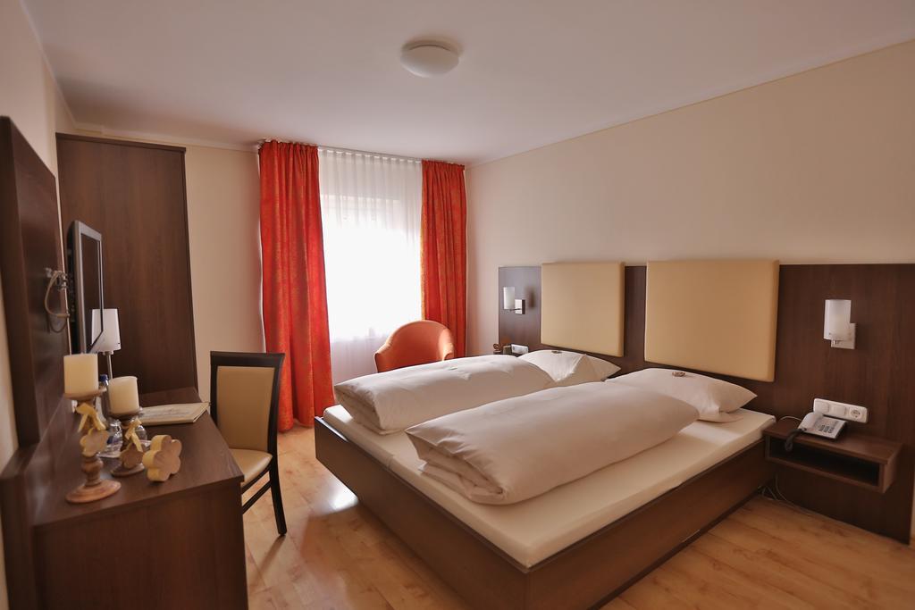 Hotel Bockmaier Oberpframmern Kültér fotó
