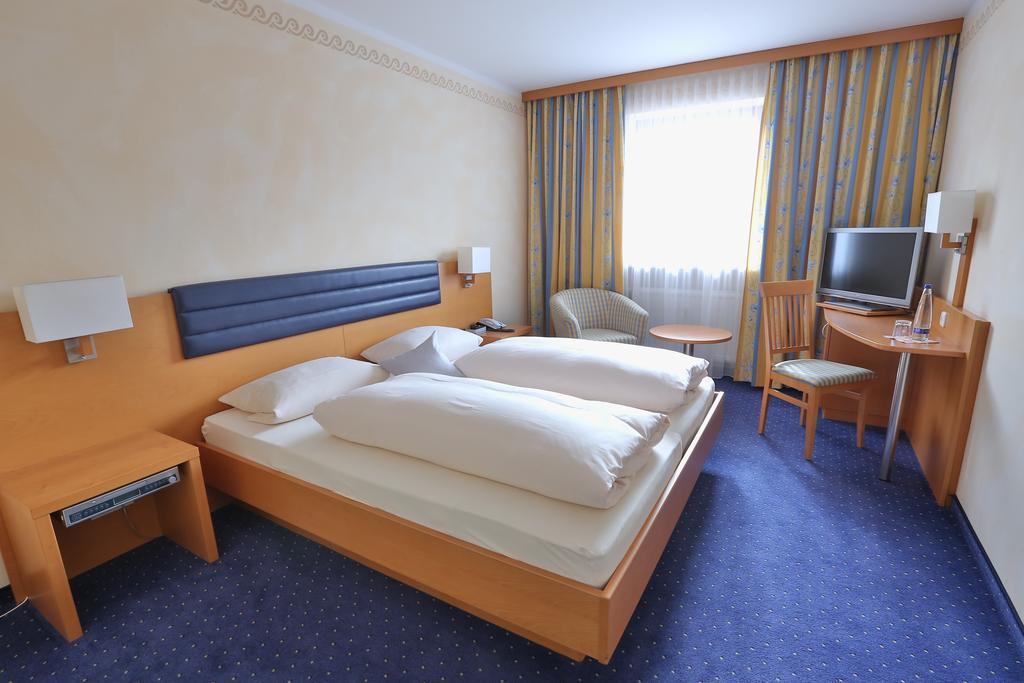 Hotel Bockmaier Oberpframmern Kültér fotó
