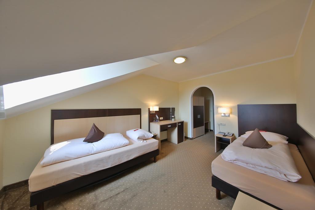 Hotel Bockmaier Oberpframmern Kültér fotó