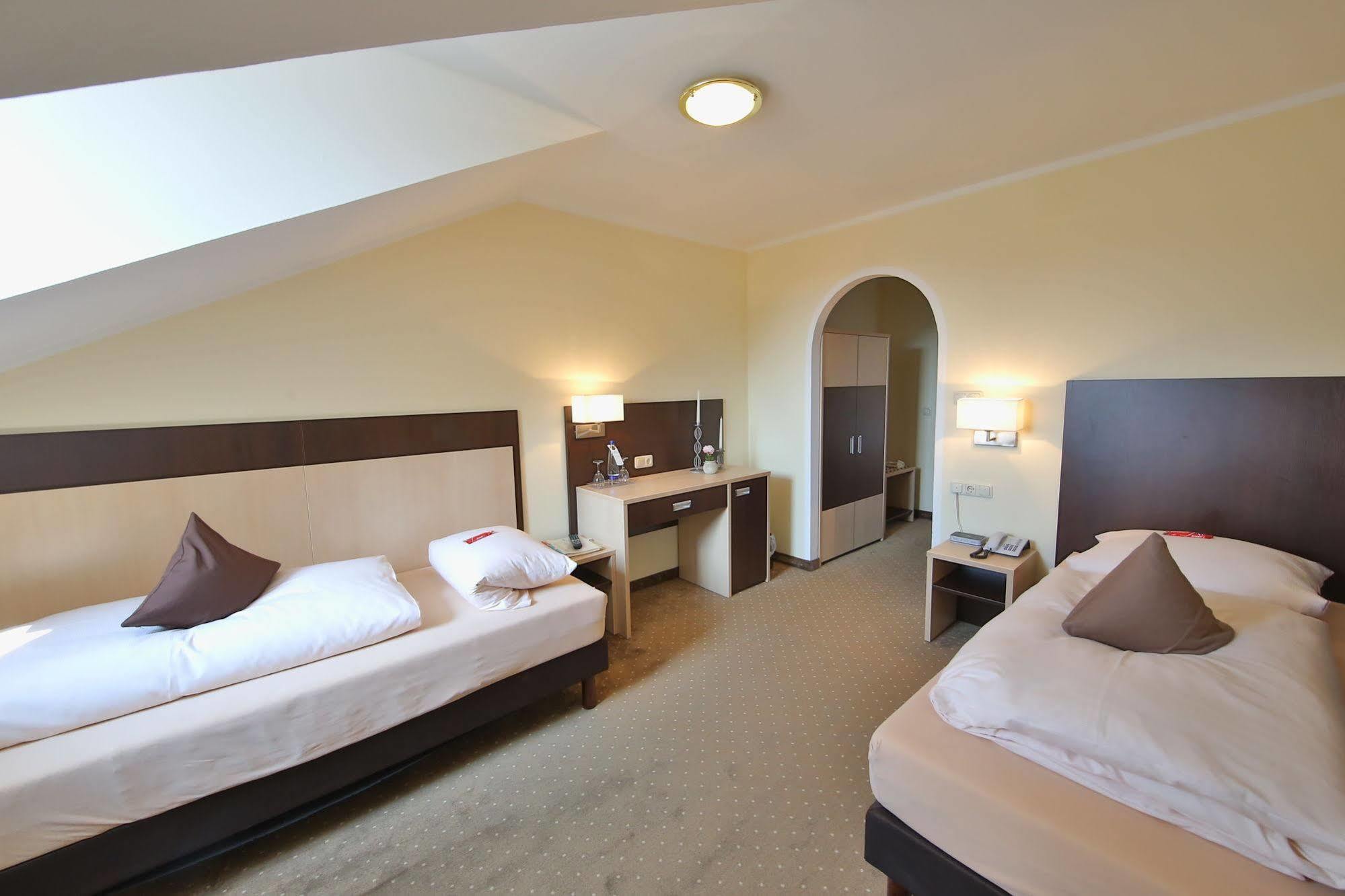 Hotel Bockmaier Oberpframmern Kültér fotó