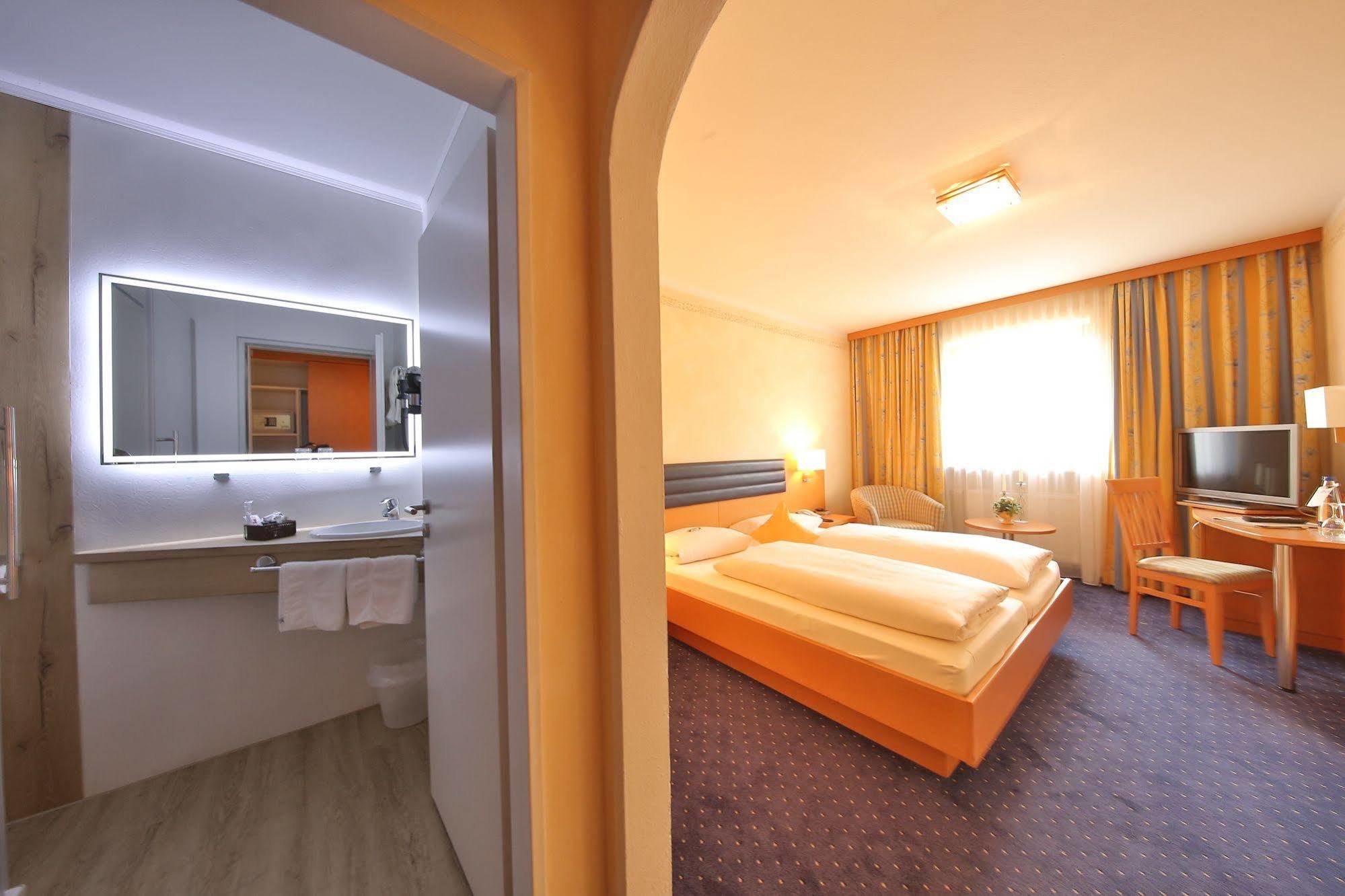 Hotel Bockmaier Oberpframmern Kültér fotó