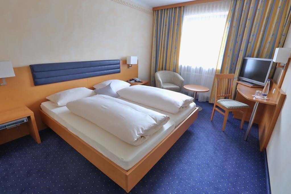 Hotel Bockmaier Oberpframmern Kültér fotó